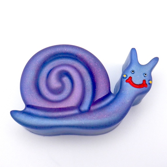 Handmade Resin Snail - Picture 2 of 6